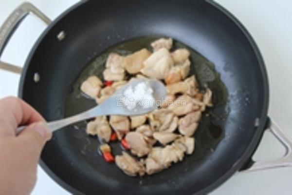 蚕豆烧鸡肉的做法图解8