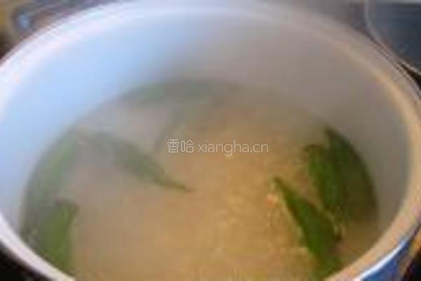 虾仁秋葵炒乌冬的做法图解2
