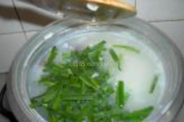 猪红韭菜粥的做法图解6