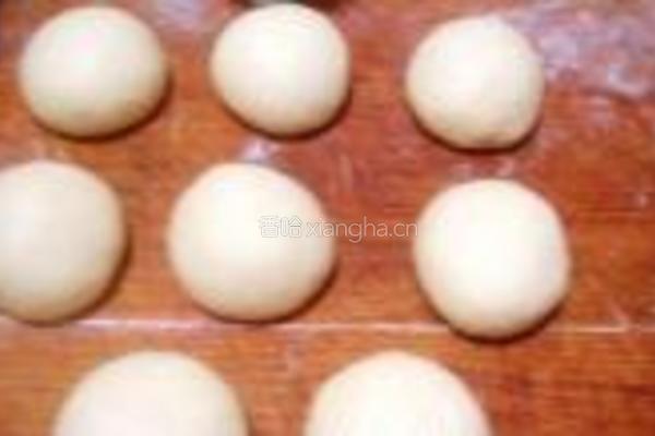佛手豆沙面包的做法图解2