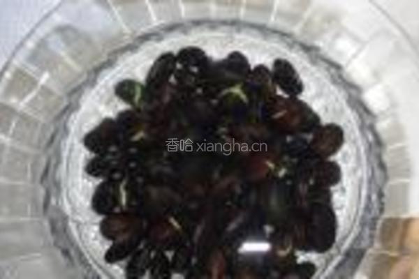 黑芝麻核桃黑豆糊的做法图解2
