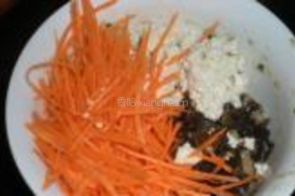 胡萝卜豆腐馅饼的做法图解2