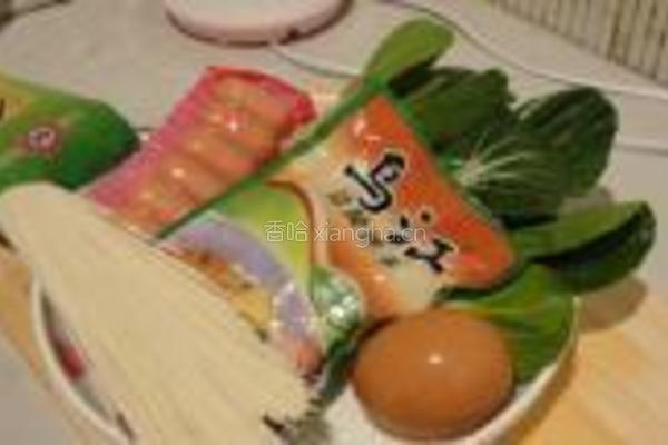 榨菜Q肠蛋仔面的做法图解1