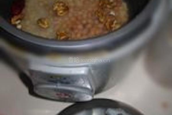 核桃花生红枣粥的做法图解7