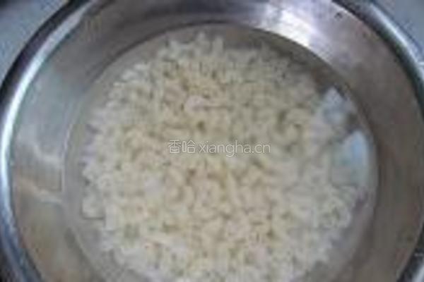 羊肉炒通心粉的做法图解1