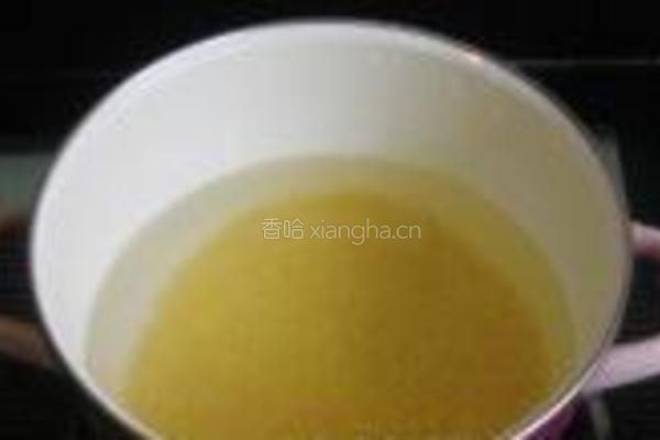 栀子花枸杞小米粥的做法图解2