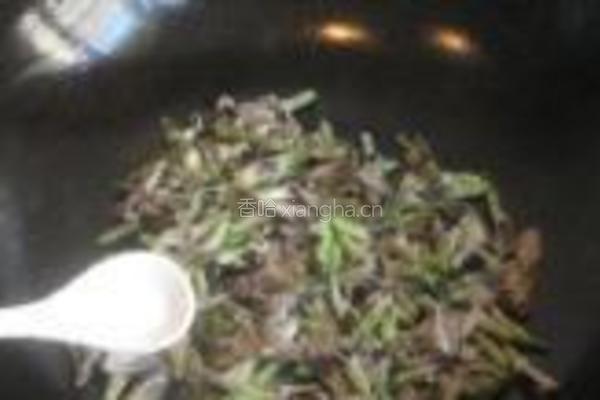 蚕豆花鸡蛋粥的做法图解6