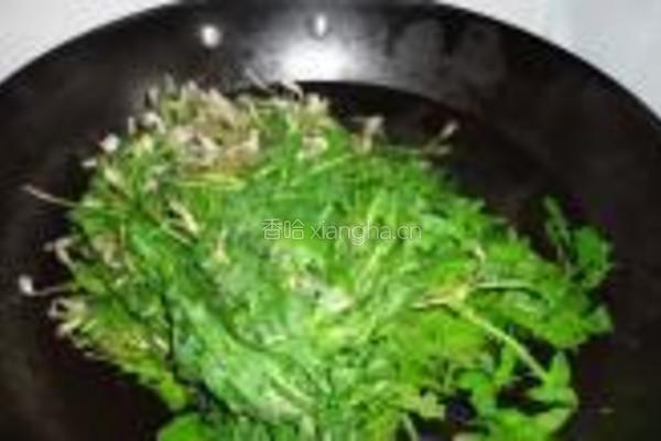 蒲公英肉锅贴的做法图解2
