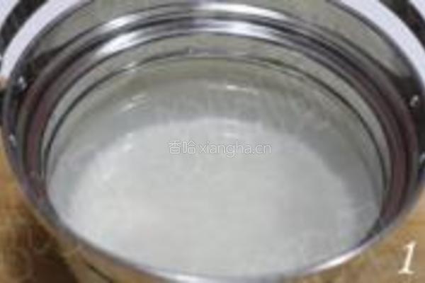 皮蛋瘦肉粥的做法图解1