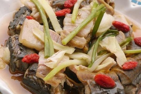 咸肉煮黄鳝