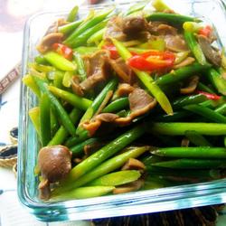 酸辣蒜苔鸡胗的做法[图]