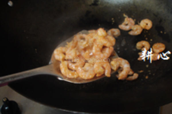 木耳腐竹炒虾仁的做法图解7