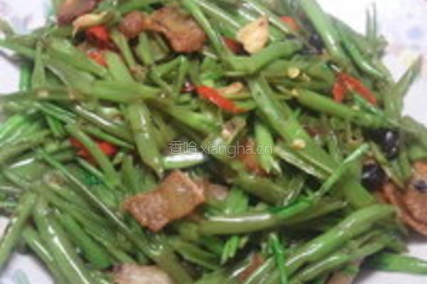 蒜香豆豉空心菜梗炒猪油渣的做法图解1