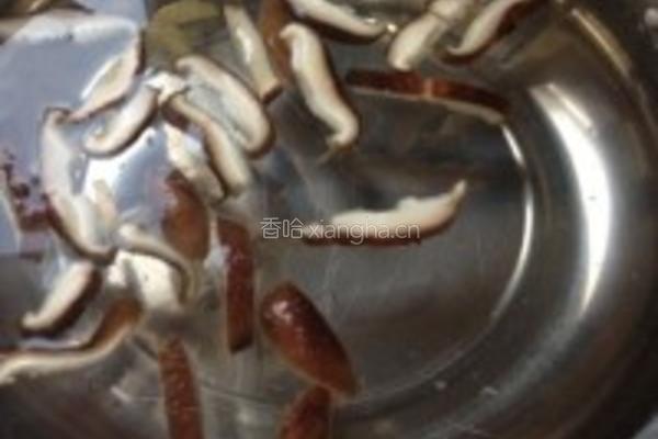 藕丁香菇肉丸汤的做法图解3