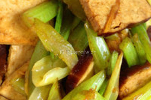 家常熏干炒芹菜的做法图解4