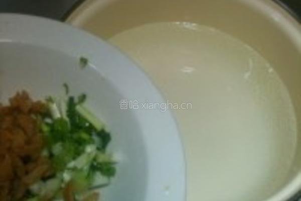 清淡汤葱香淡菜的做法图解2