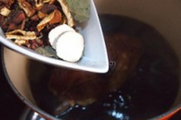 私房飘香柱候酱牛肉的做法图解7