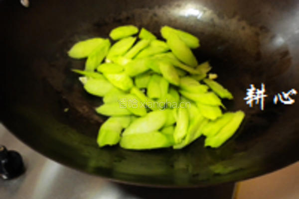 鸡汁炒芥蓝头的做法图解5