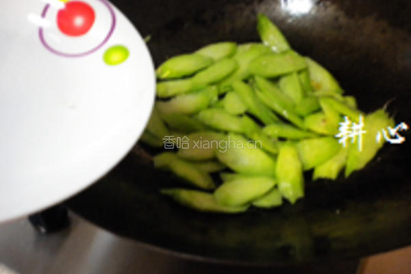 鸡汁炒芥蓝头的做法图解6