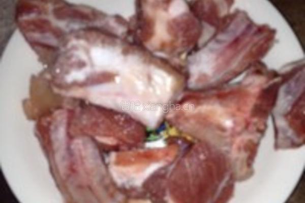 土豆芸豆炖排骨的做法图解1