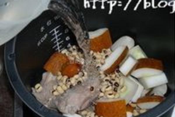 老黄瓜眉豆猪骨汤的做法图解3