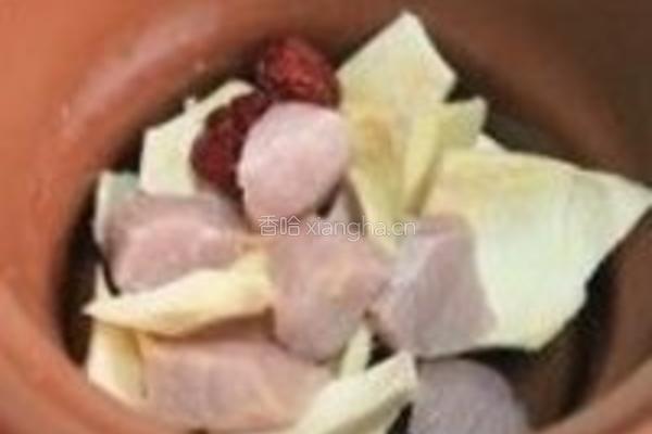榴莲壳煲瘦肉的做法图解3