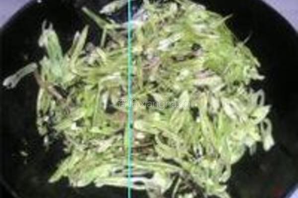 橄榄肉末爆笋豆的做法图解3