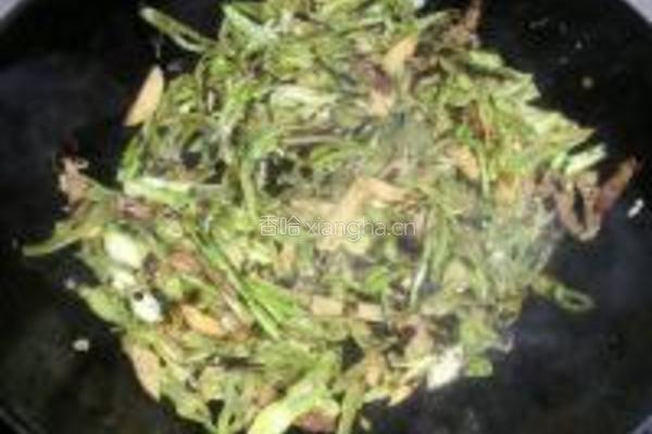 橄榄肉末爆笋豆的做法图解4