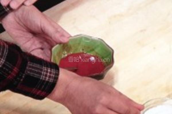 芹菜墨鱼丝的做法图解1
