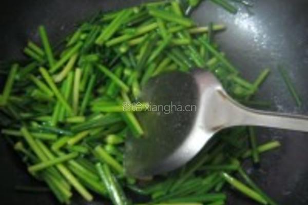 墨鱼仔韭菜花的做法图解8