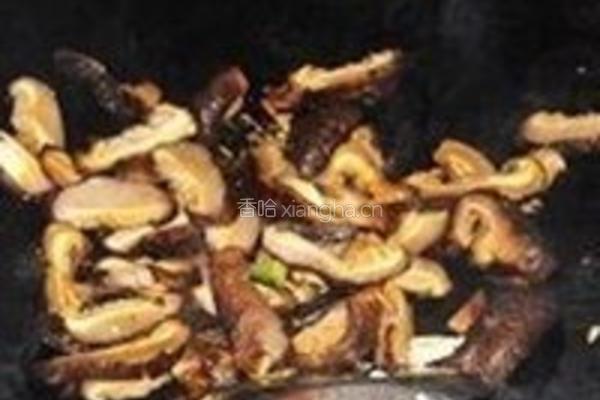 冬菇炒豆腐干的做法图解4