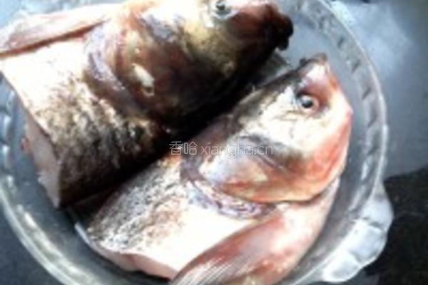 花鲢鱼头豆腐汤的做法图解1