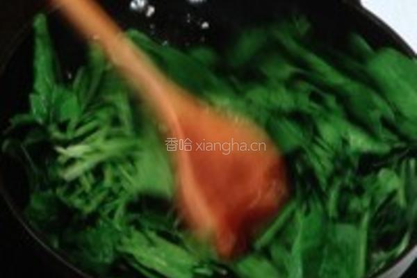 核桃仁菠菜的做法图解1