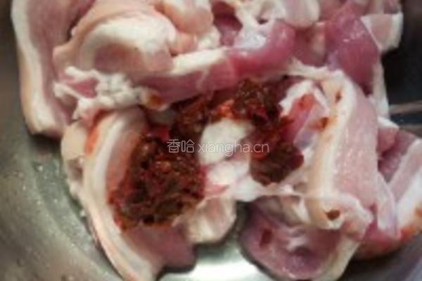 米粉蒸肉土豆的做法图解2