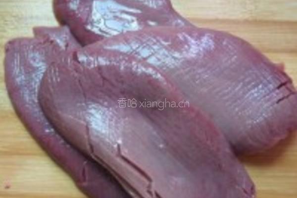 火爆酸辣猪腰的做法图解1