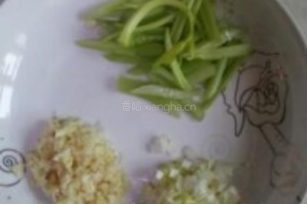 土豆丝炒芹菜的做法图解2