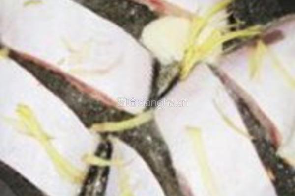 酱焖踏板鱼的做法图解1
