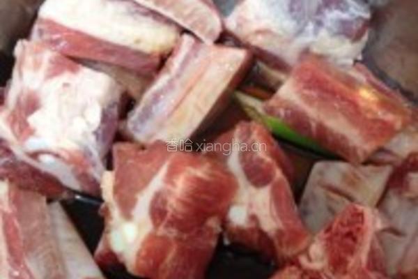 红烧排骨炖菜品的做法图解1