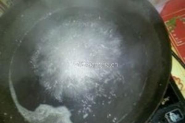 茼蒿炒肉的做法图解2
