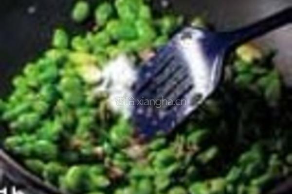 火腿炒蚕豆的做法图解1
