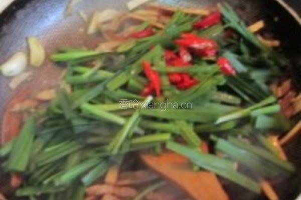 韭菜香干炒肉丝的做法图解7