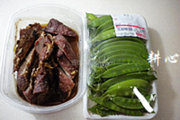 荷兰豆炒叉烧的做法图解1