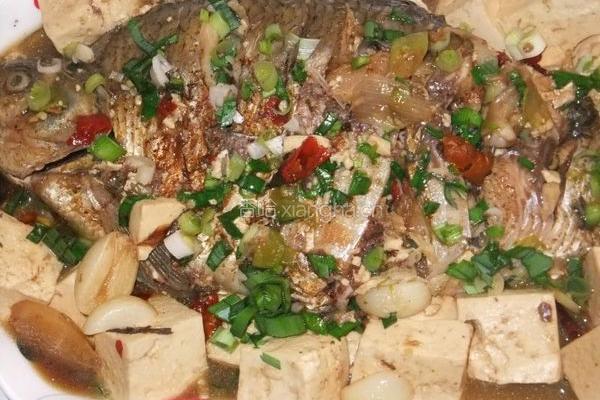 红烧鳊鱼炖豆腐