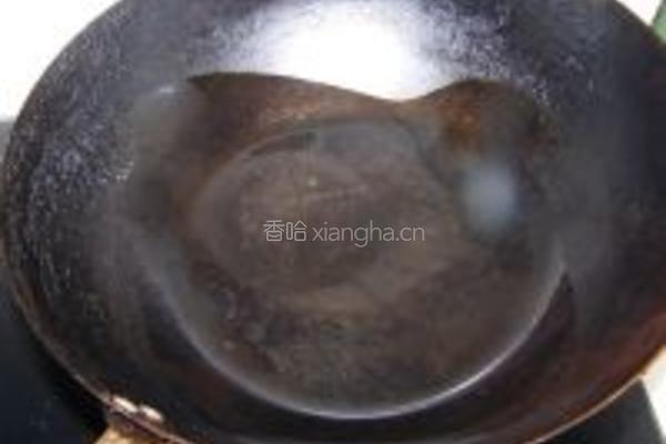 卷心菜炒猪耳丝的做法图解2