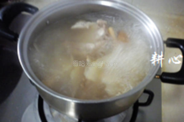 沙参玉竹马蹄煲猪展的做法图解6