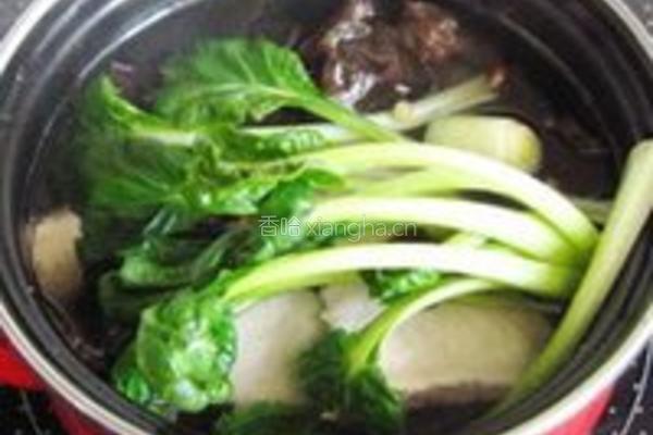 白芷木耳塔菇菜汤的做法图解3