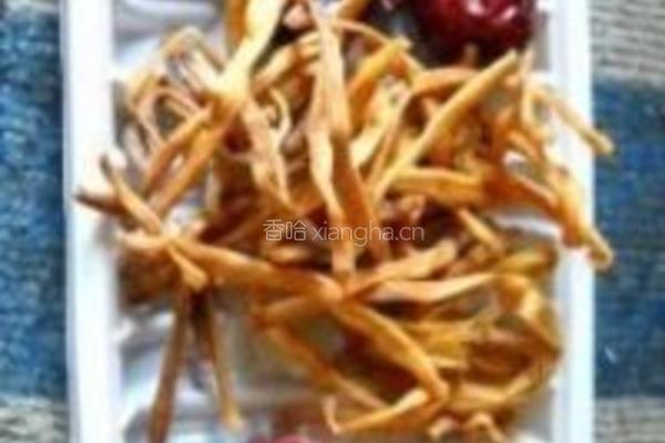 黄花菜炖鸽心的做法图解1