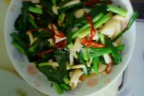 蒜苗炒大头菇的做法图解1