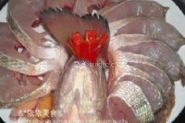 孔雀开屏蒸鲈鱼的做法图解3