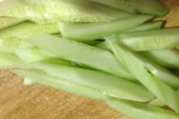 黄瓜鱼丸汤的做法图解1